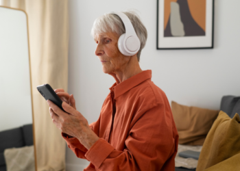 O som da saúde: a música como aliada no combate à depressão em idosos