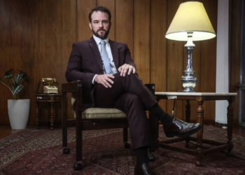 Trabalhador poderá sacar até 20% do FGTS para pagar dívidas, diz ministro da Fazenda