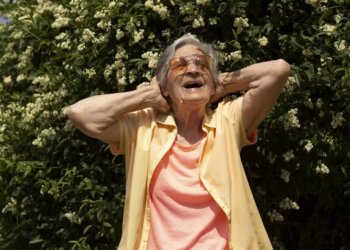 Ser mais otimista pode diminuir o risco de demência, diz novo estudo