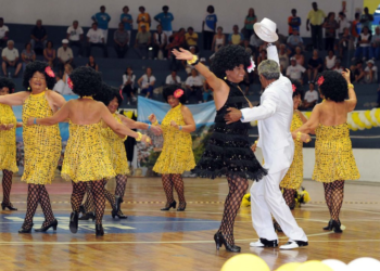 Relações sociais ajudam idosos a combater solidão na era das redes digitais