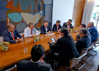 Motta fecha acordo com Lula e deve votar projeto de lei do governo sobre fim da escala 6×1