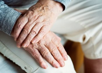 Conheça sete adaptações domésticas para idosos com Parkinson