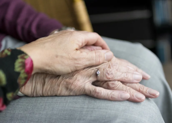 Parkinson: tratamento em teste com células-tronco consegue criar novos neurônios saudáveis (e isso poderá mudar o curso da doença)