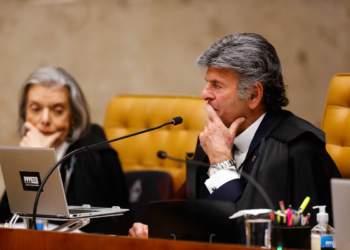 Fux acompanha Cármen Lúcia e vota contra redução de inelegibilidade na Lei da Ficha Limpa