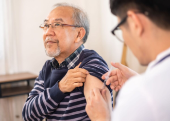Vacinação em dia pode reduzir risco cardiovascular e desenvolvimento de demência em idosos