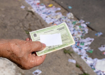 Etarismo tira milhões de brasileiros das urnas