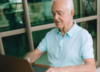 Os idosos estão online; o desafio agora é o uso qualificado da IA
