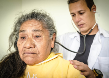 Iniciativa busca fortalecer a presença de geriatras no SUS para atender idosos
