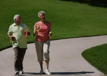 Idosos que caminham rápido têm menor risco de Alzheimer, aponta estudo