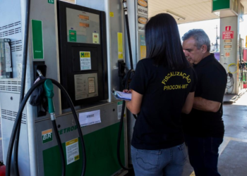 Governo de Mato Grosso intensifica fiscalização em postos de combustíveis para garantir transparência e coibir abusos