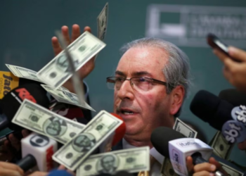 Dino diz que Eduardo Cunha tem mais poderes que parlamentares e bloqueia R$ 6 milhões de ex-deputado