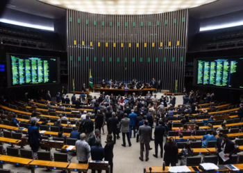 Câmara destinou R$ 1,3 bilhão em emendas de comissão sem identificar deputados que indicaram recursos