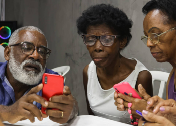 Idosos enfrentam taxa de erro cinco vezes maior em biometria facial e sofrem com golpes e restrições