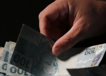 Trabalhadores nascidos em setembro e outubro recebem abono salarial