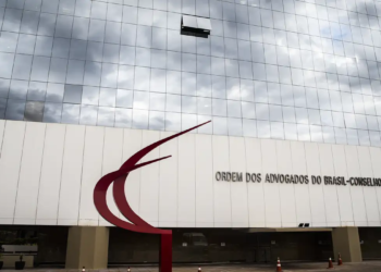 OAB pede que STF autorize comunicação entre Flávio e Jair Bolsonaro