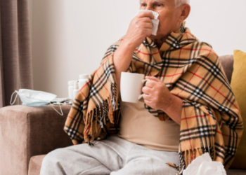 Por que idosos sentem mais frio? Entenda o que muda no organismo com o envelhecimento