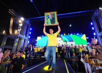 Campanha de Flávio usará veto a visita para reforçar papel de porta-voz de Bolsonaro e isolar Michelle