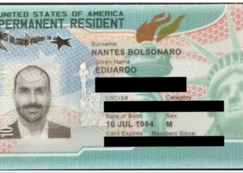 ‘Green card’ para Eduardo Bolsonaro nos EUA teve ‘habilidades extraordinárias’ como justificativa, diz aliado