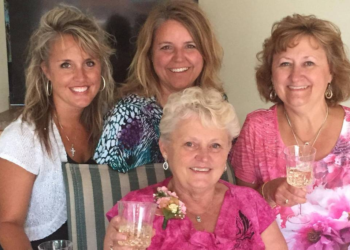 ‘Happy hour das avós’: mulher de 82 anos consegue mudança em lei americana para beber em casa de repouso