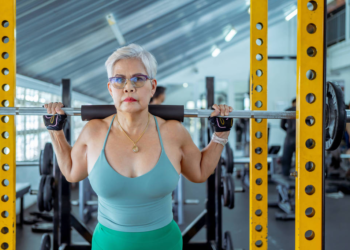 Musculação reverte sinais de envelhecimento cardíaco em idosas, sugere estudo