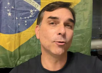 Pressionado, Flávio Bolsonaro enfrenta desembarque de União-PP enquanto testa discurso mais radical