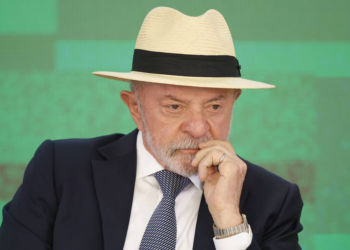 Governo age para afastar centrão de Flávio Bolsonaro, e Lula deve poupar Ciro Nogueira na campanha