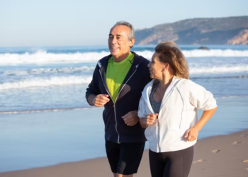 9 hábitos que especialistas recomendam na meia-idade para viver mais e envelhecer melhor