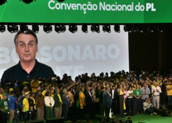 Ministros do TSE veem interferência de Moraes em cobrança sobre IA de Bolsonaro