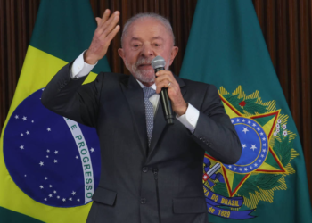 Lula paga recorde de emendas antes da eleição, mas prevê ampliar críticas na campanha