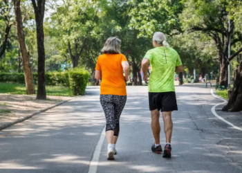 Caminhar é saudável, mas nem sempre é suficiente: como transformar uma caminhada em exercício