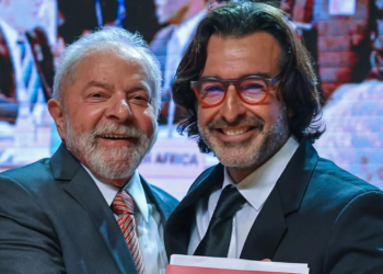 Lula leva fotógrafo de campanha em avião oficial para registrar evento de governo como propaganda