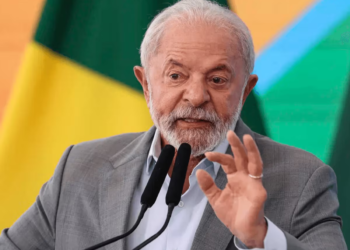 Flávio aciona TSE contra Lula por evento com promessa de canetas emagrecedoras