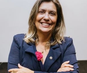 A conta invisível do envelhecimento: as mulheres e a economia do cuidado