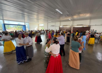 Festa da Terceira Idade reúne quase 300 idosos em Vera em celebração à cultura gaúcha