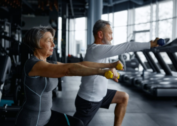 Academia na terceira idade: benefícios, tipos de treino e como começar com segurança