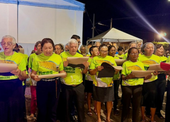 Coral da Melhor Idade “Vozes da Felicidade” emociona público em estreia durante novena da padroeira