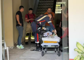 Idosa de 93 anos pesando cerca de 20 quilos é resgatada de casa insalubre em Manaus
