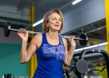 Como melhorar a força muscular em idosos com sarcopenia? Conheça novo estudo