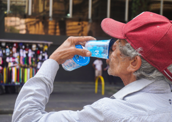 Ondas de calor e poluição aumentam risco de AVC em idosos, constata estudo