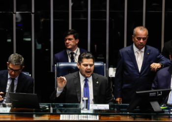 Senado mantém análise do fim da 6×1 nesta terça, e oposição tenta adiamento após resultado das urnas